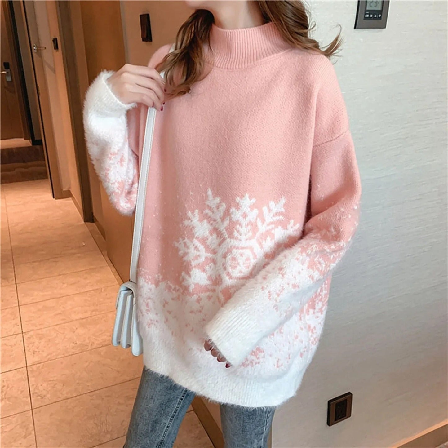 Fabiana | Fluffy sweater with a snowflake motif