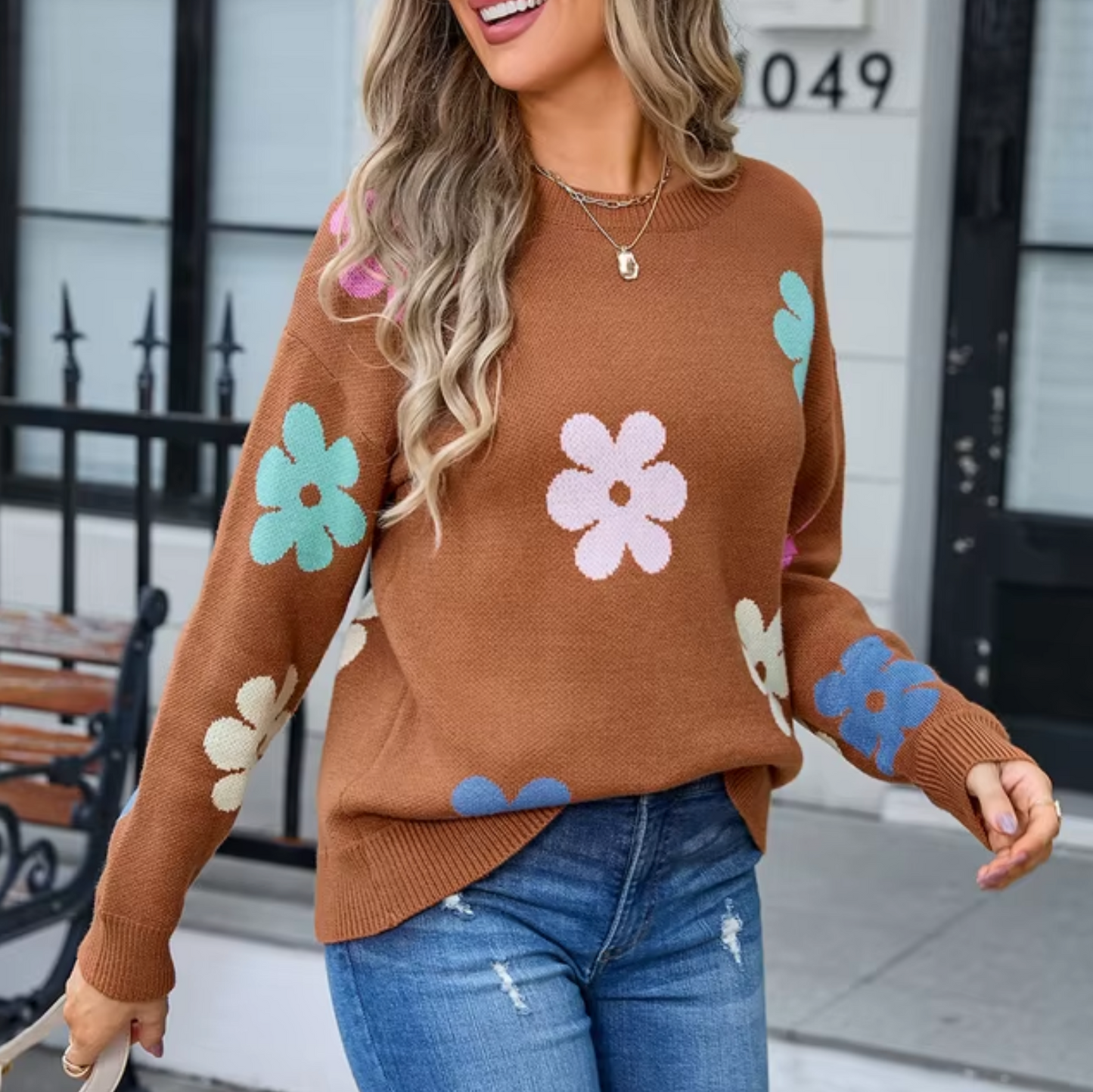 Vanesa | Knitted sweater with a floral pattern