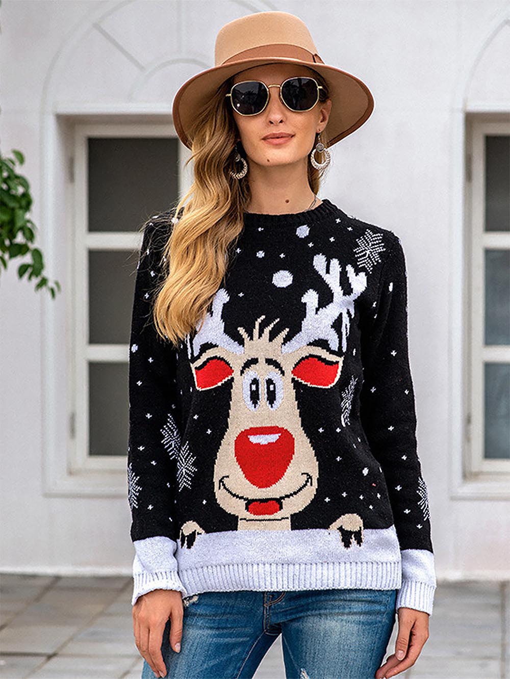 Francisca | Oversized Christmas sweater in jacquard knit with a reindeer pattern