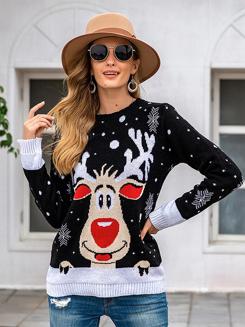 Francisca | Oversized Christmas sweater in jacquard knit with a reindeer pattern