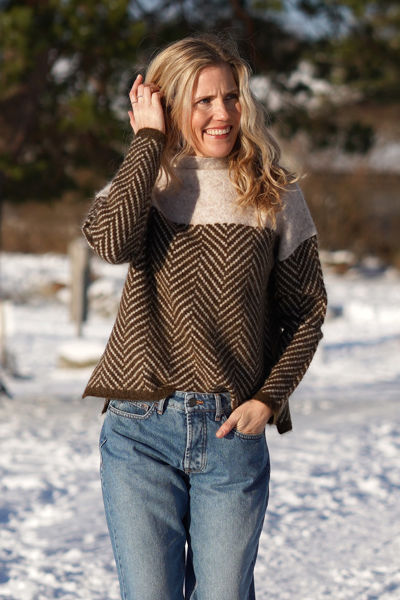 Wendy | Contrasting mesh blouse with stand-up collar