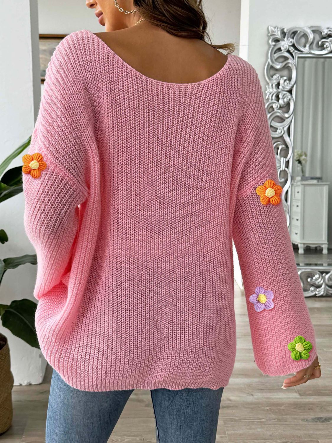 Gabriela | Long-sleeved sweater with a floral crew neck
