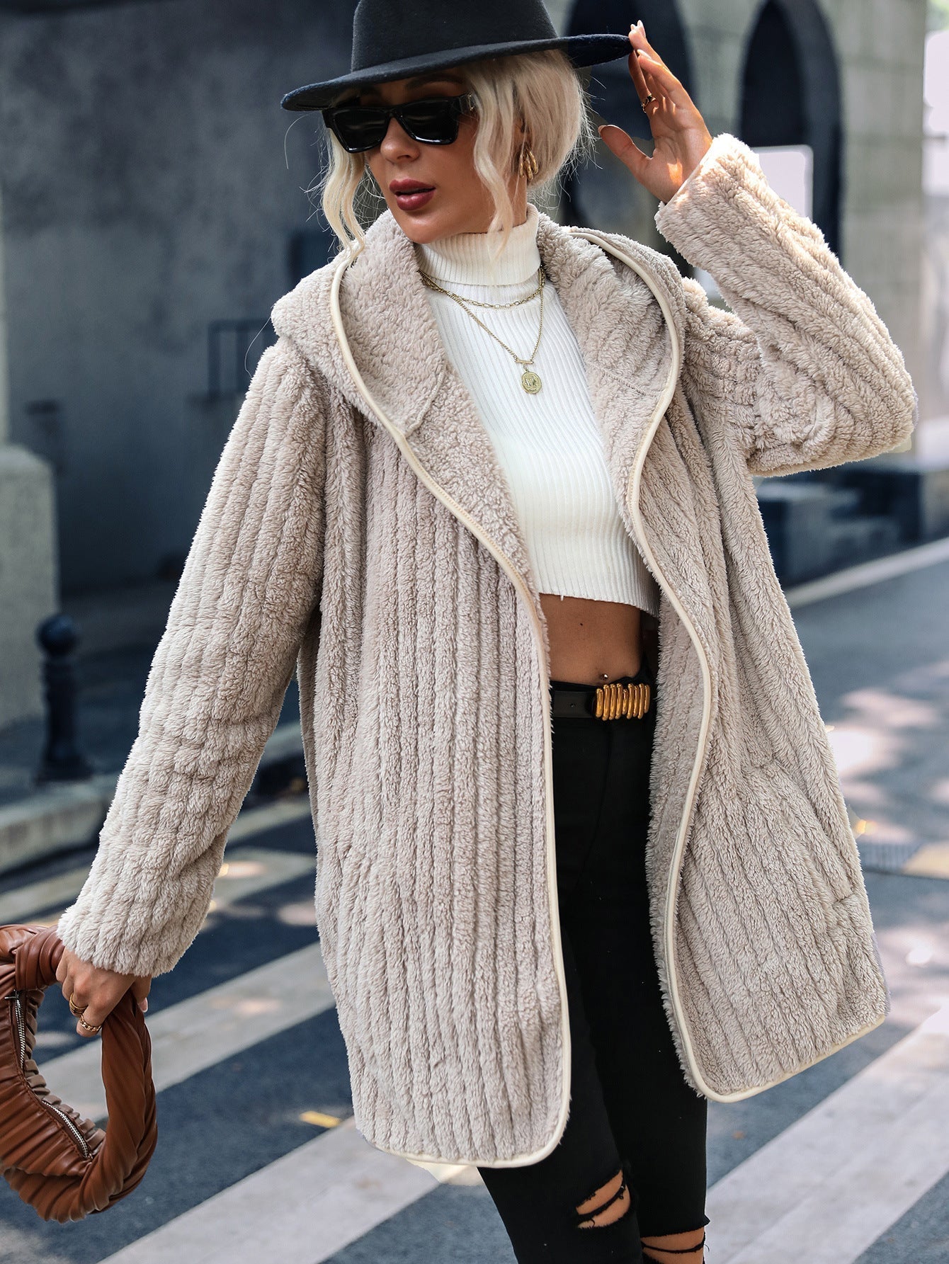 Leila | Short plush teddy coat with hood