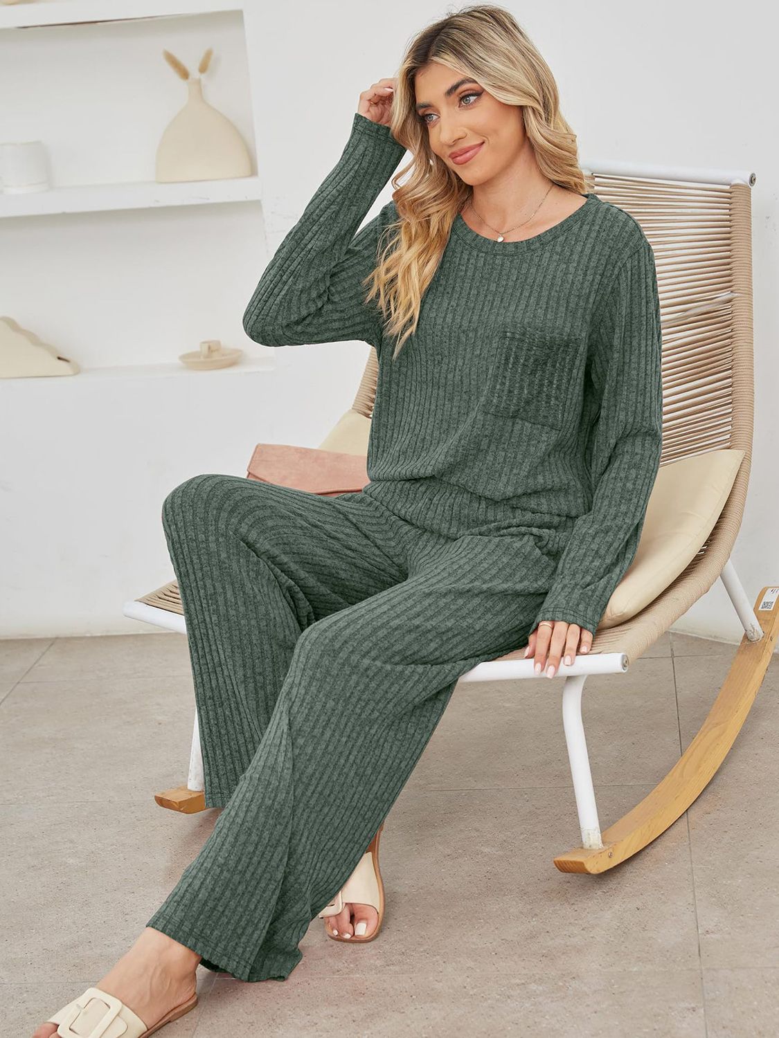 Henriette | Set consisting of a long-sleeved top and crew-neck trousers