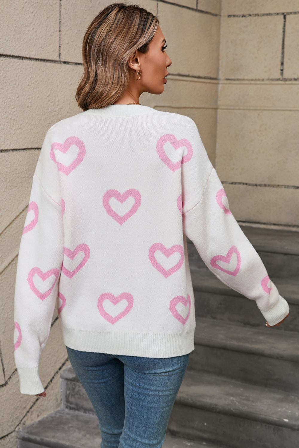 Estrella | Heart-shaped, long-sleeved sweater with a crew neck and dropped shoulders
