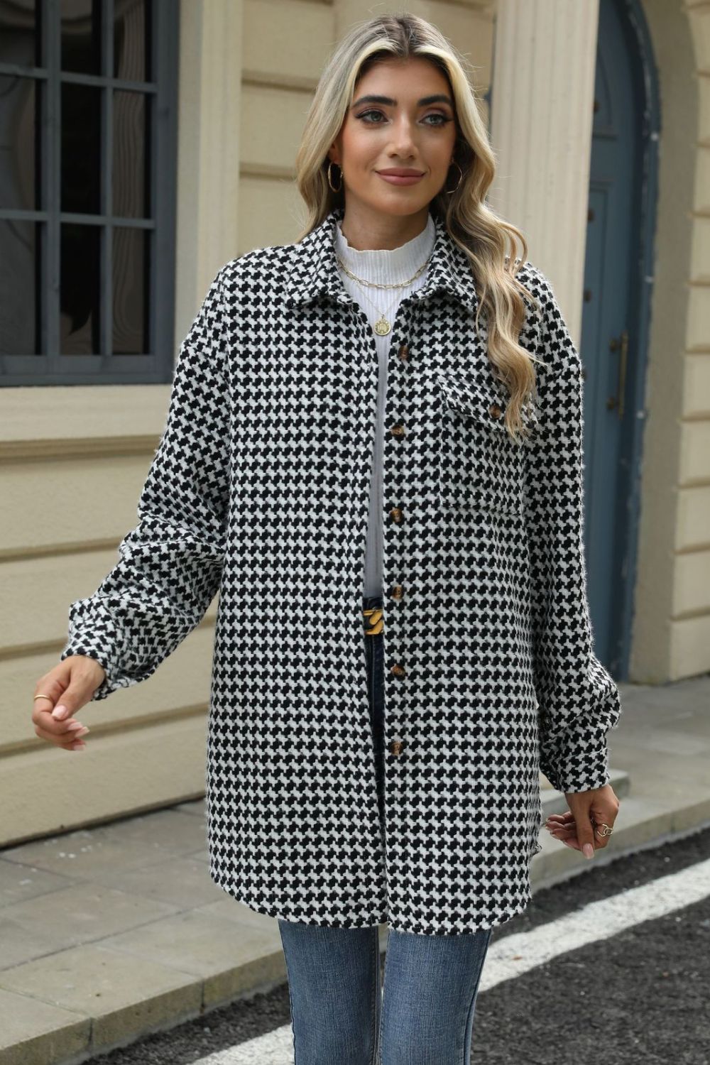 Anika | Houndstooth coat with buttons and dropped shoulders