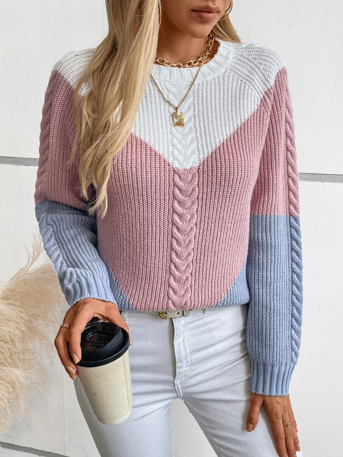Nora | Color block sweater with a crew neck and long sleeves