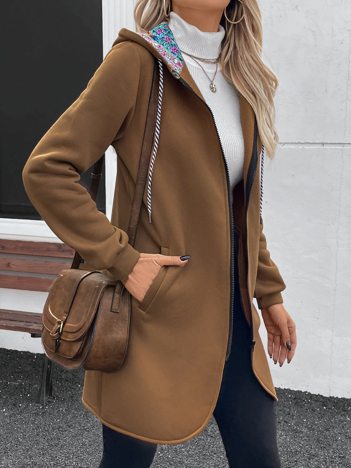 Wanda | Long sleeve outerwear with hood and drawstring and zip fastening