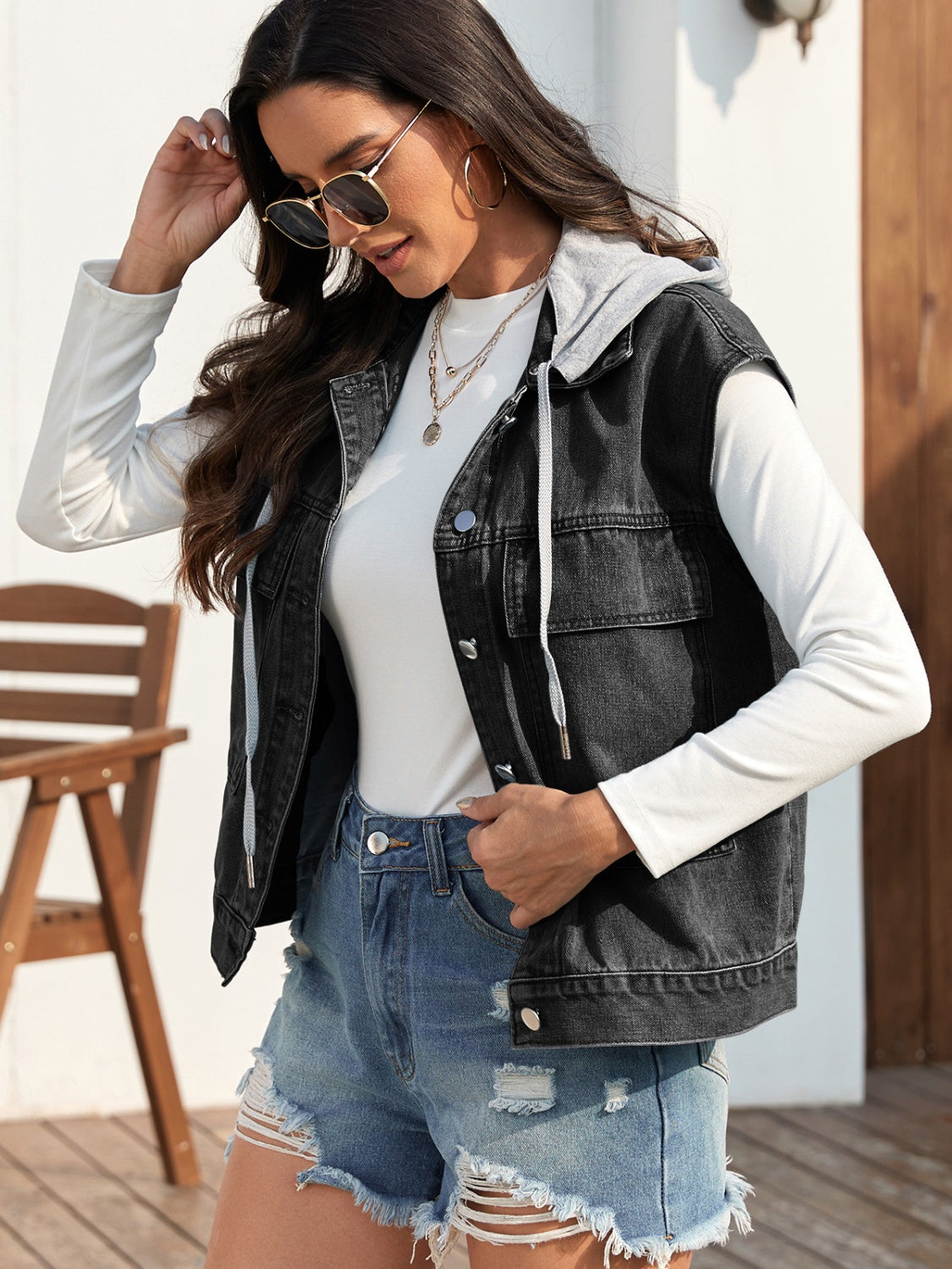 Ulla | Sleeveless denim jacket with drawstring and buttons