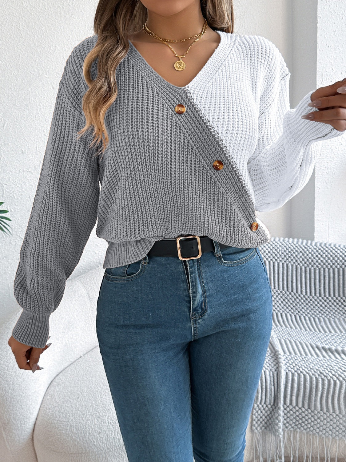 Ornella | Two-tone long-sleeved V-neck sweater