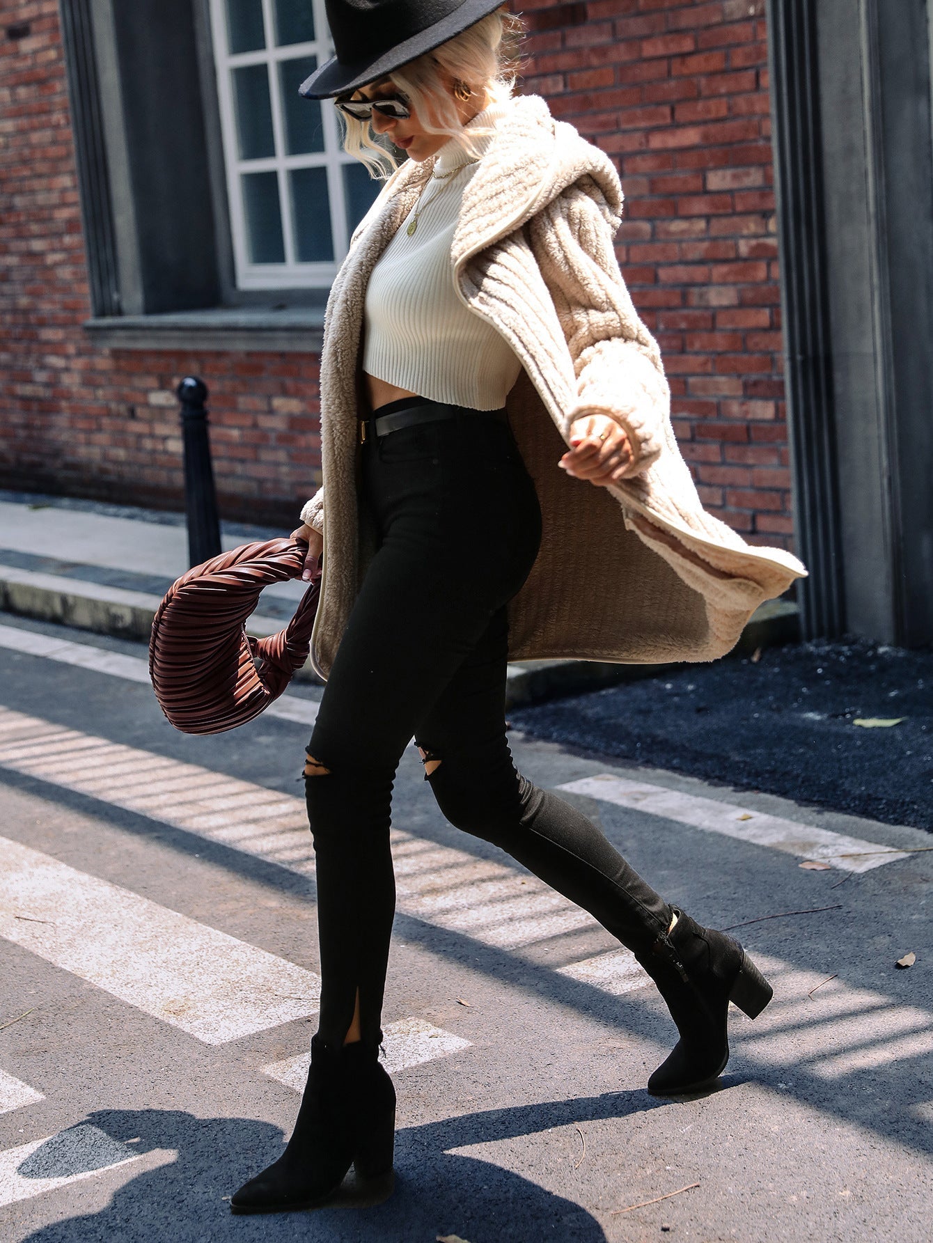Leila | Short plush teddy coat with hood