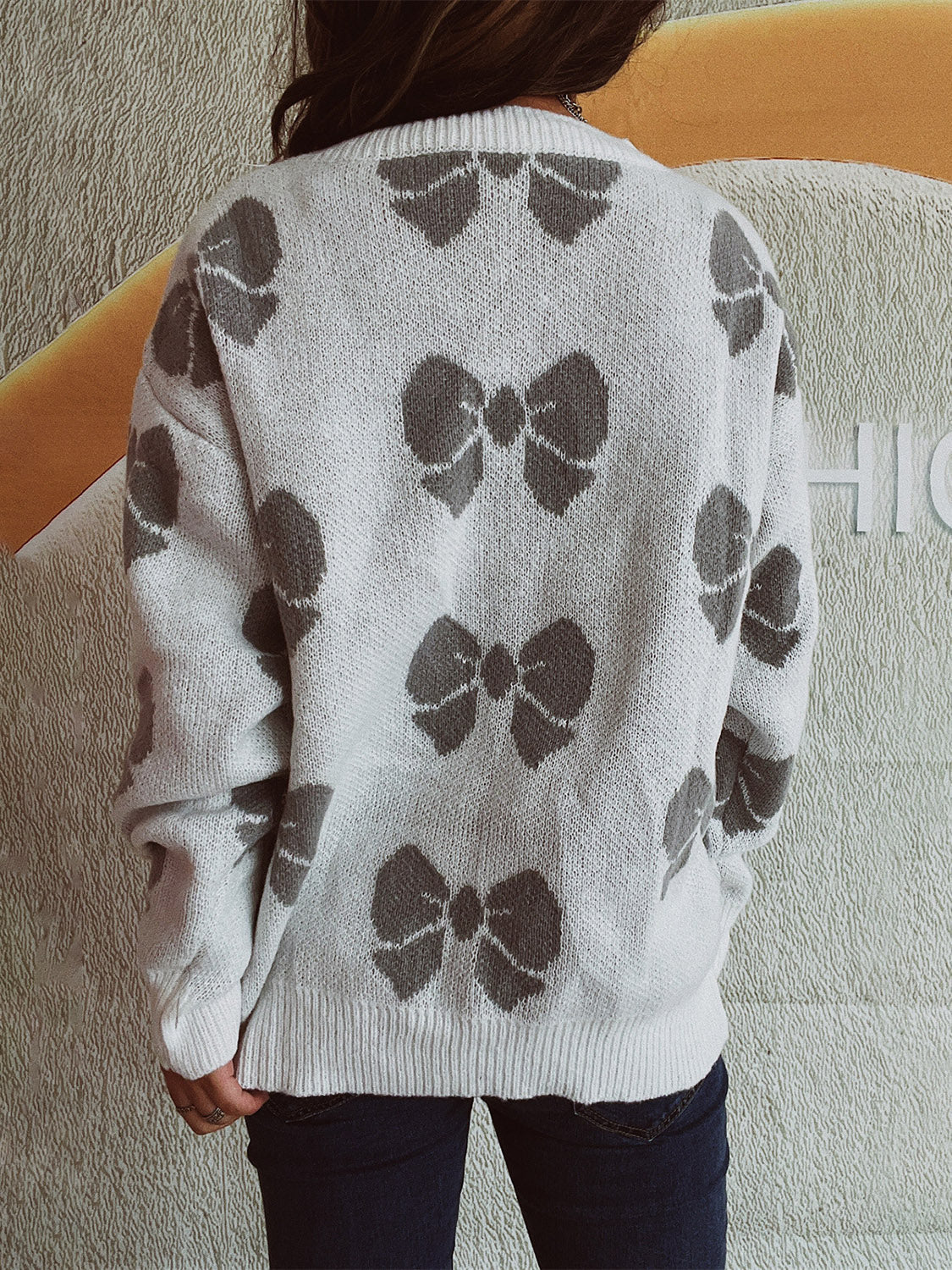 Gisela | Round neck sweater with dropped shoulder and bow