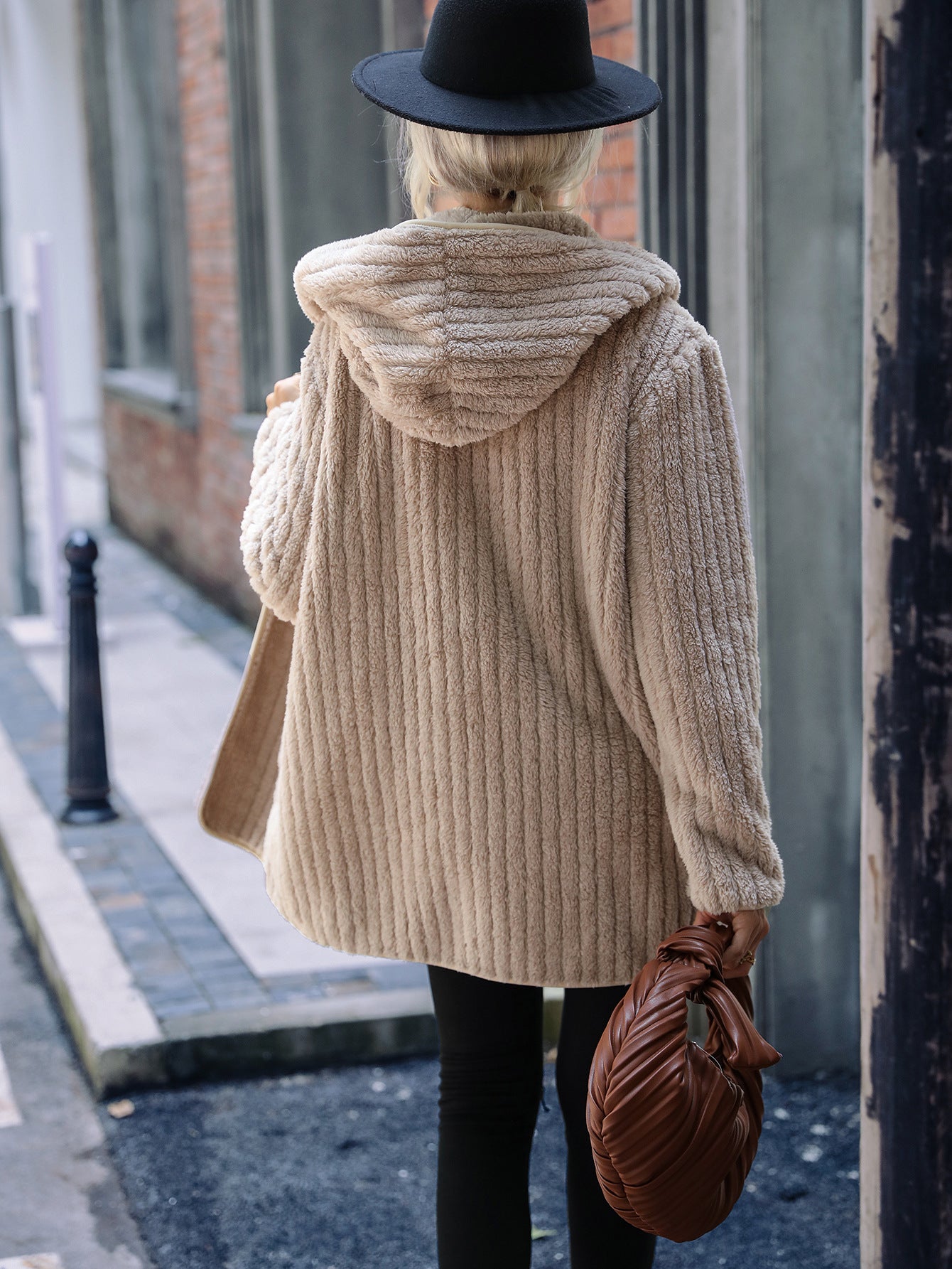 Leila | Short plush teddy coat with hood