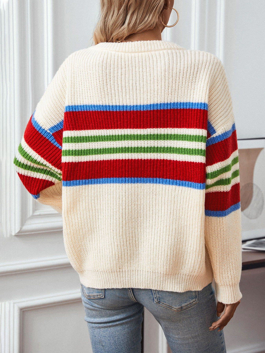 Barbara | Long-sleeved sweater with contrasting stripes and a crew neck