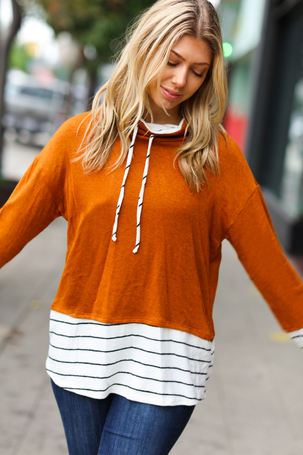 Tereza | Everyday turtleneck sweater in Hacci knit with rust stripes