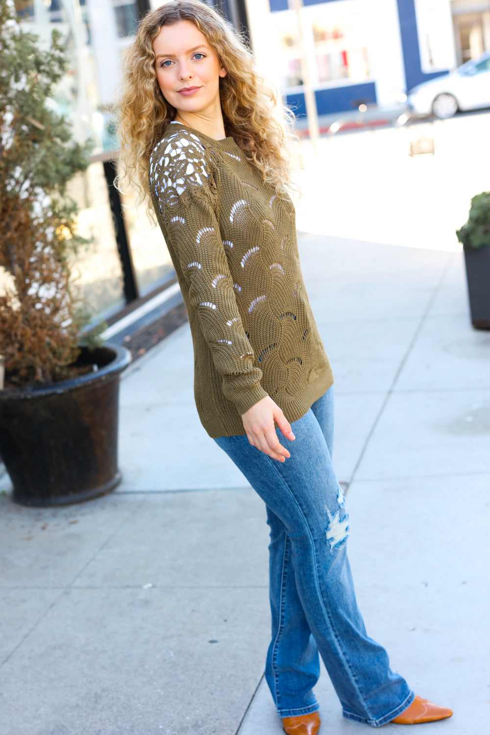 Monica | Casual, chic olive green knitted sweater with pointelle lace and shoulder neckline