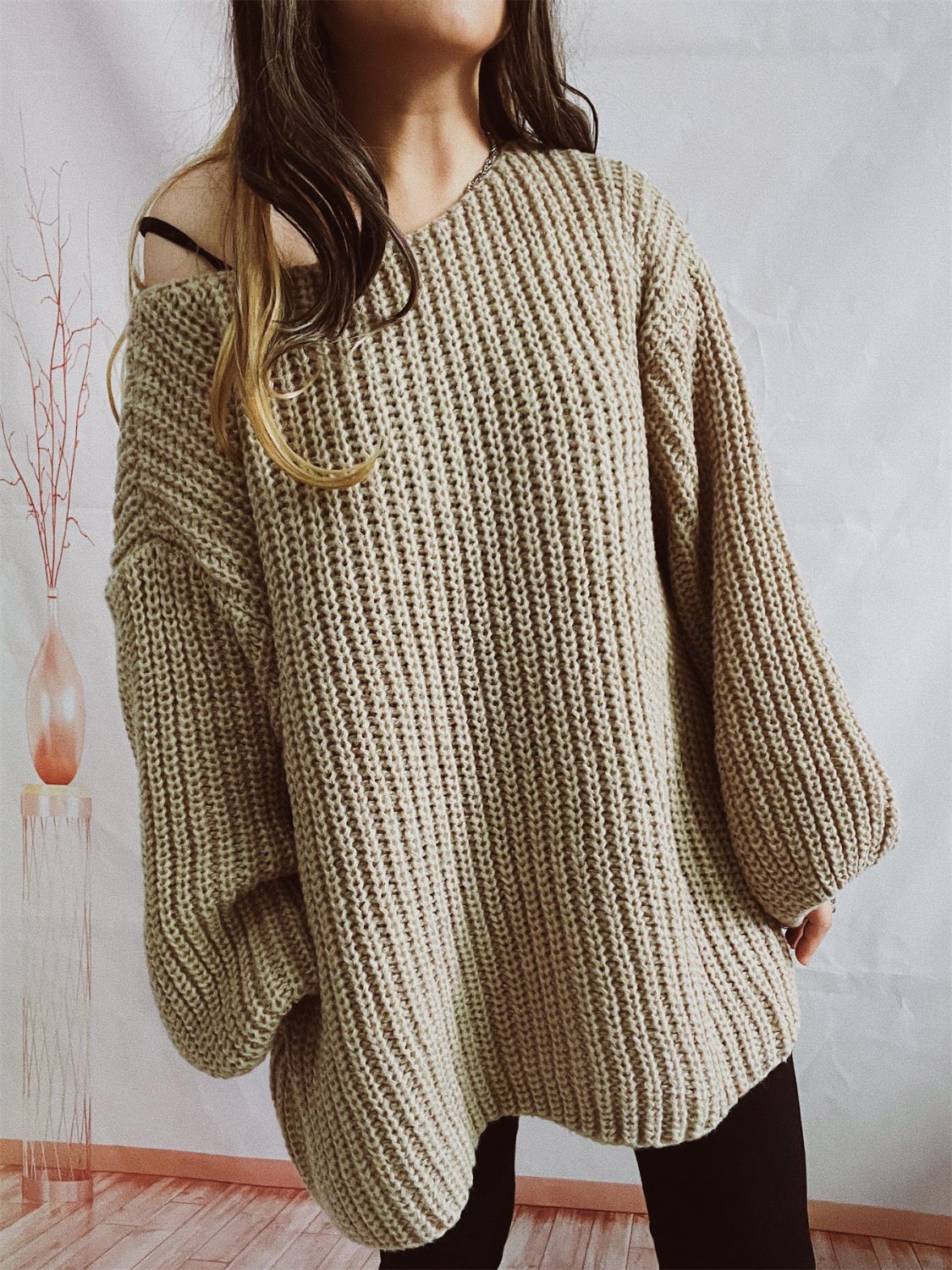Regina | Long-sleeved sweater with a boat neck and belt
