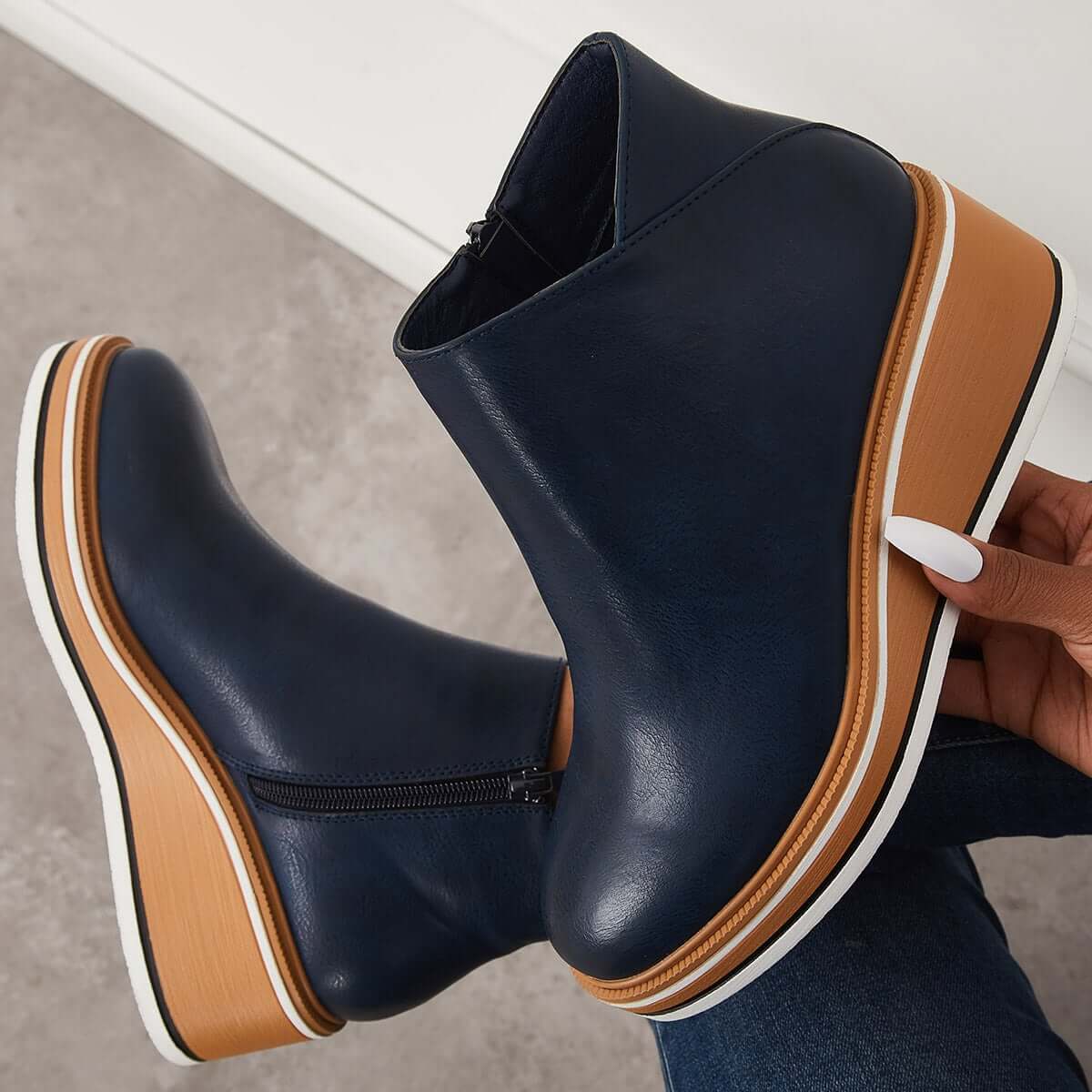 Hana | Casual and supportive orthopedic boots.