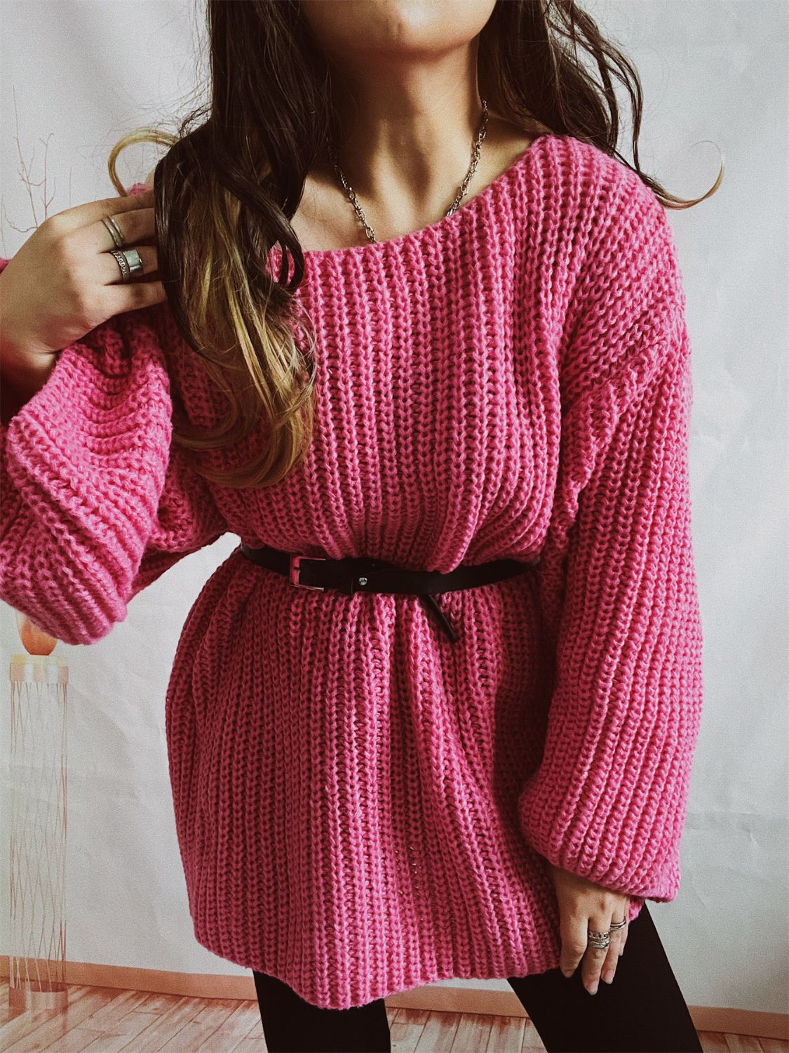 Regina | Long-sleeved sweater with a boat neck and belt