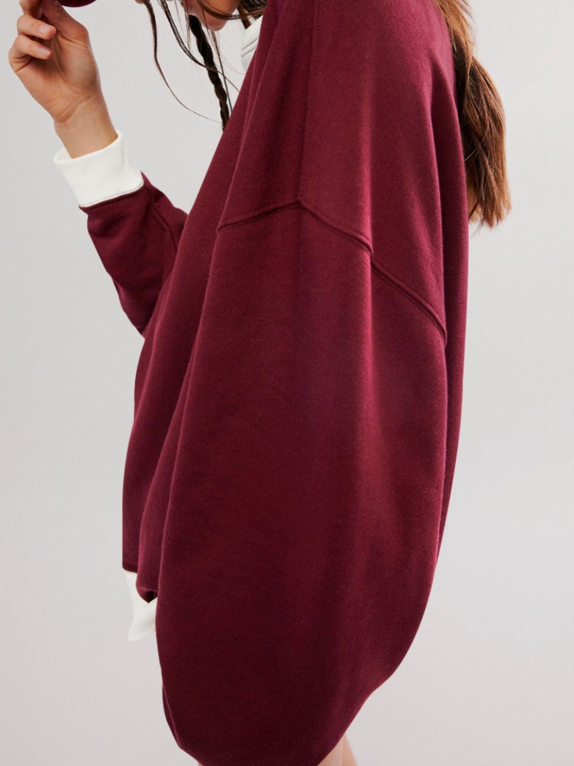 Ilona | Contrasting long-sleeved sweatshirt with dropped shoulders
