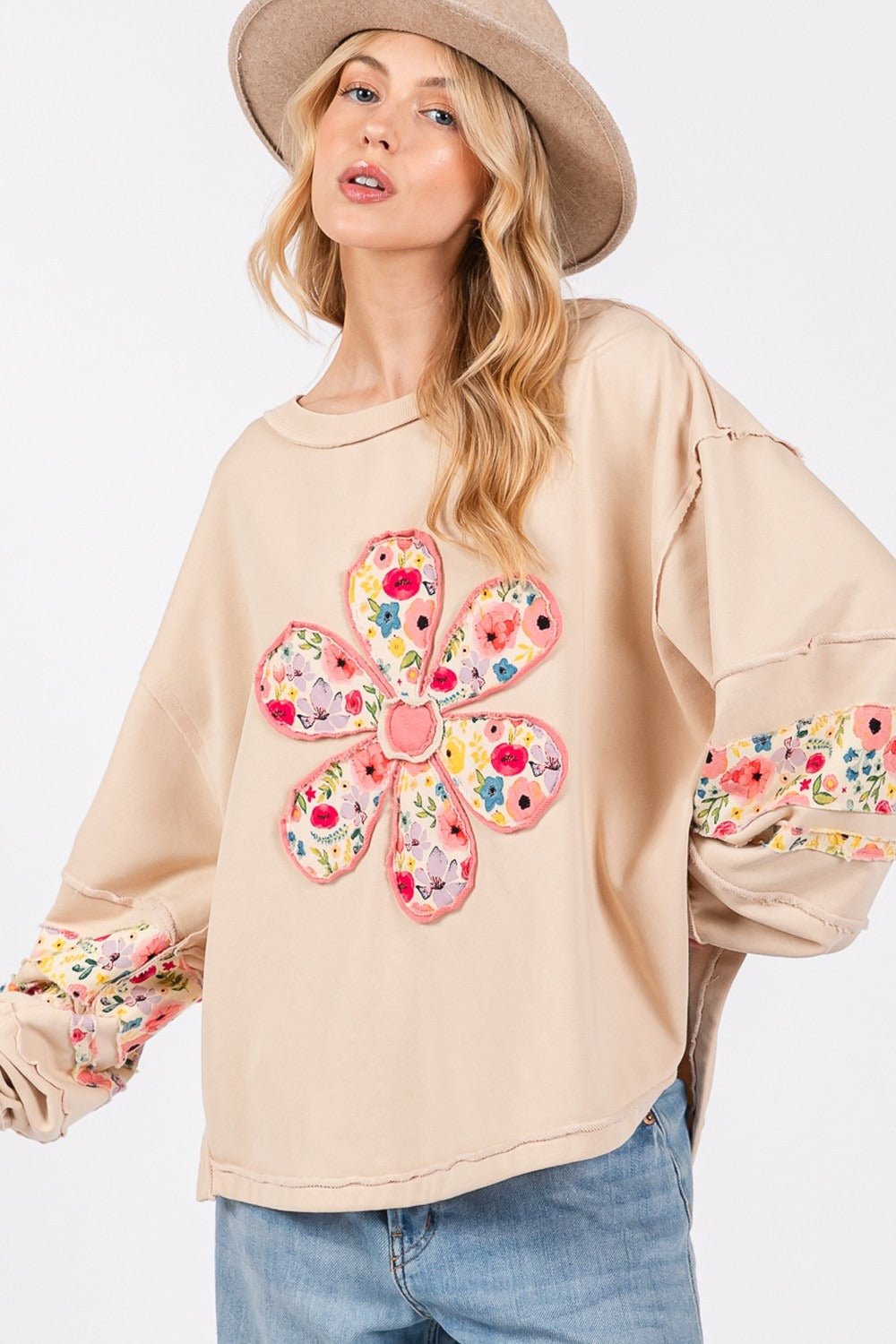 Octavia | SAGE + FIG long-sleeved sweatshirt with daisy patch appliqué