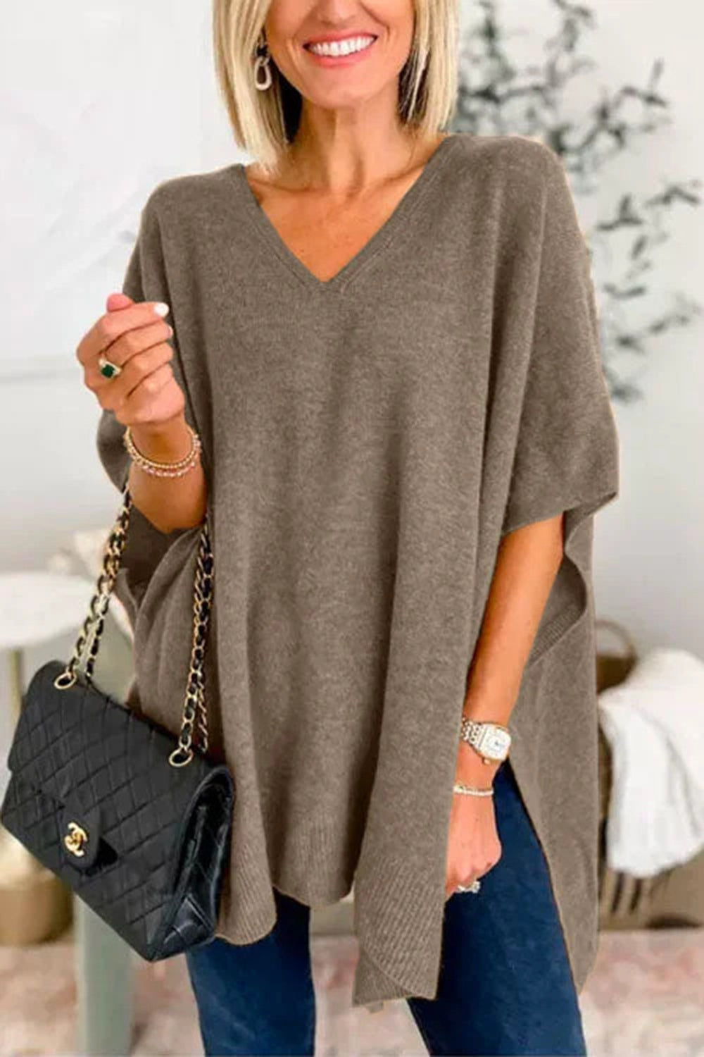 Erika | Slit knit top with V-neck and half sleeves
