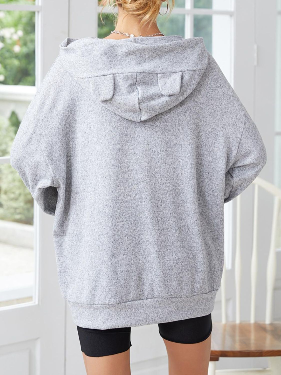 Adelheid | Long-sleeved hoodie with low shoulders and ears