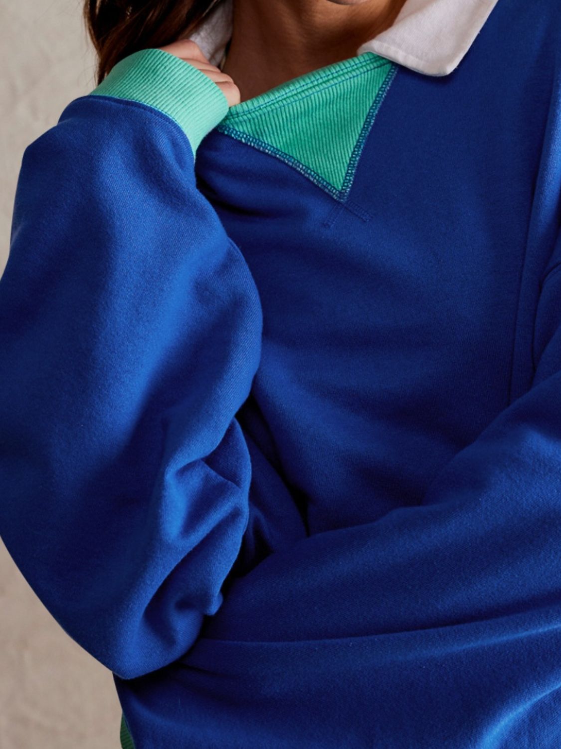 Ilona | Contrasting long-sleeved sweatshirt with dropped shoulders