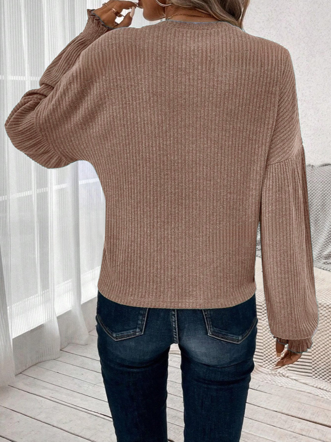 Olivia | Ribbed crew neck t-shirt with lantern sleeves