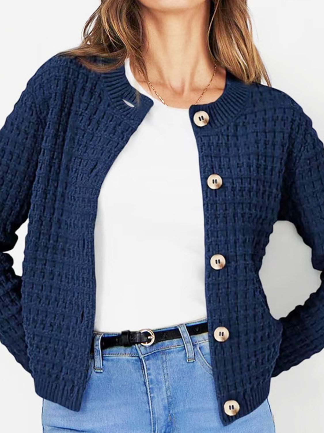 Adele | Buttoned, long-sleeved cardigan with a crew neck