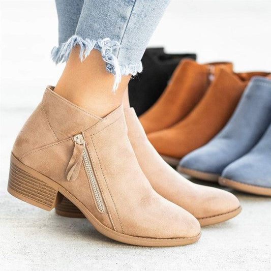 Romina | Fashionable suede boots for autumn.