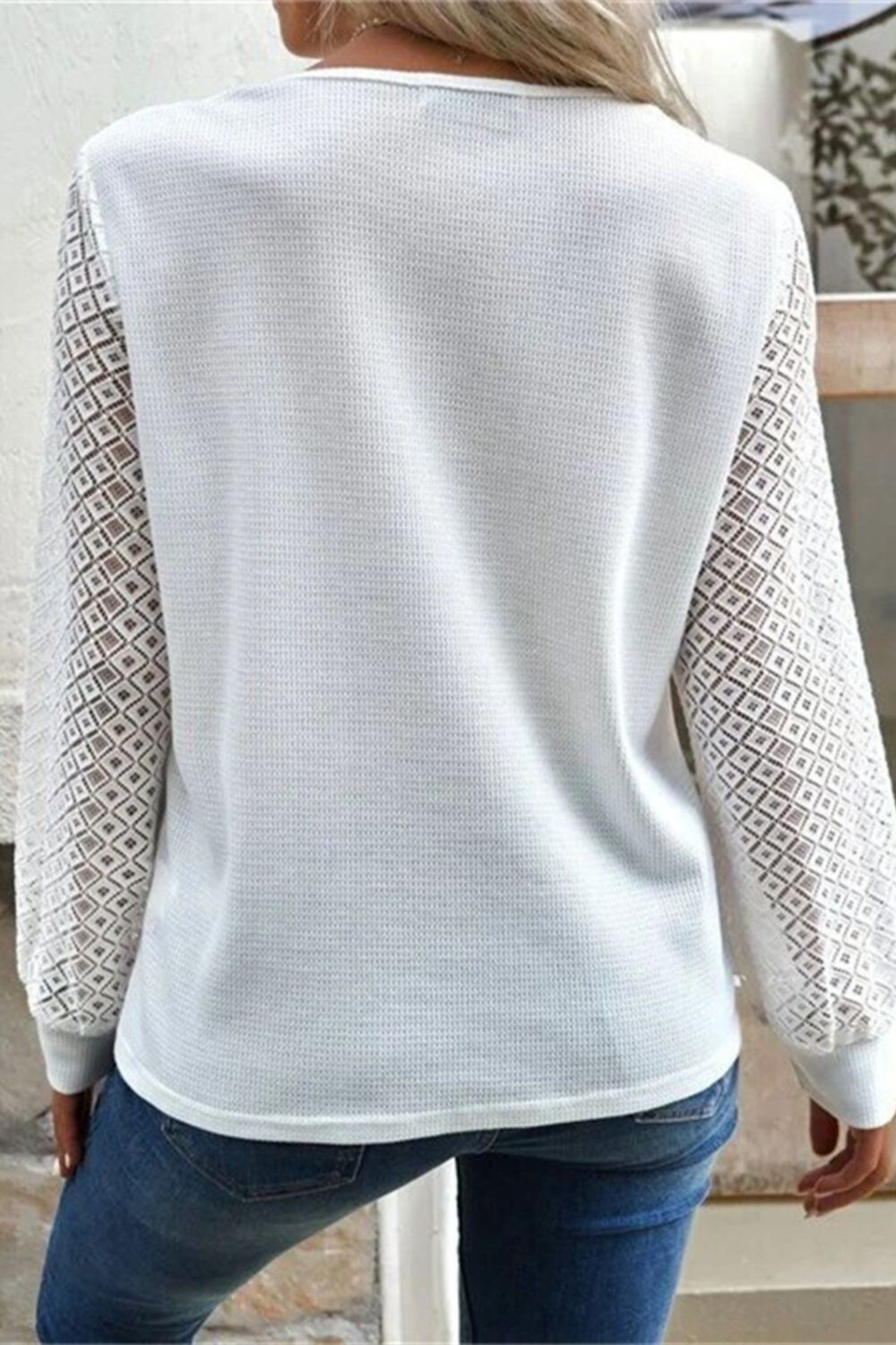 Nuria | Long-sleeved T-shirt with decorative button and V-neck