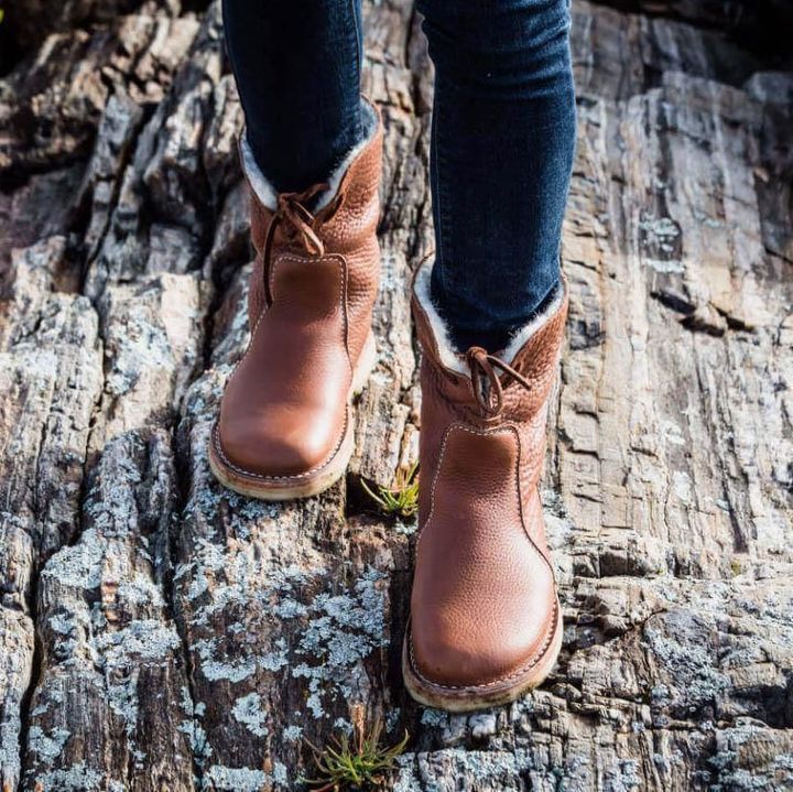 Renata | Fashionable supportive orthopedic footwear.