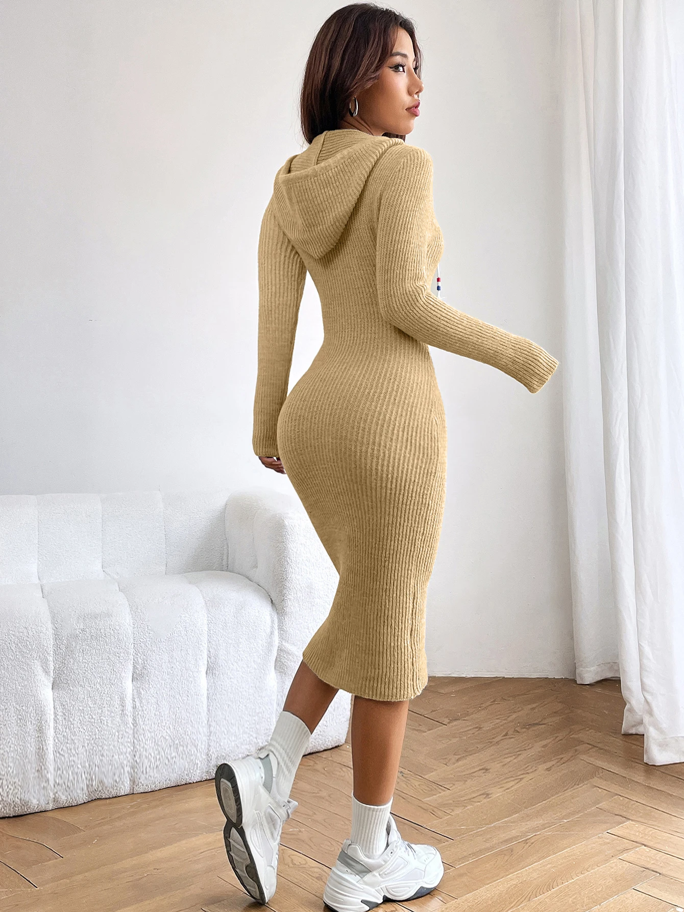 Griselda® | Comfortable dress with a hood.