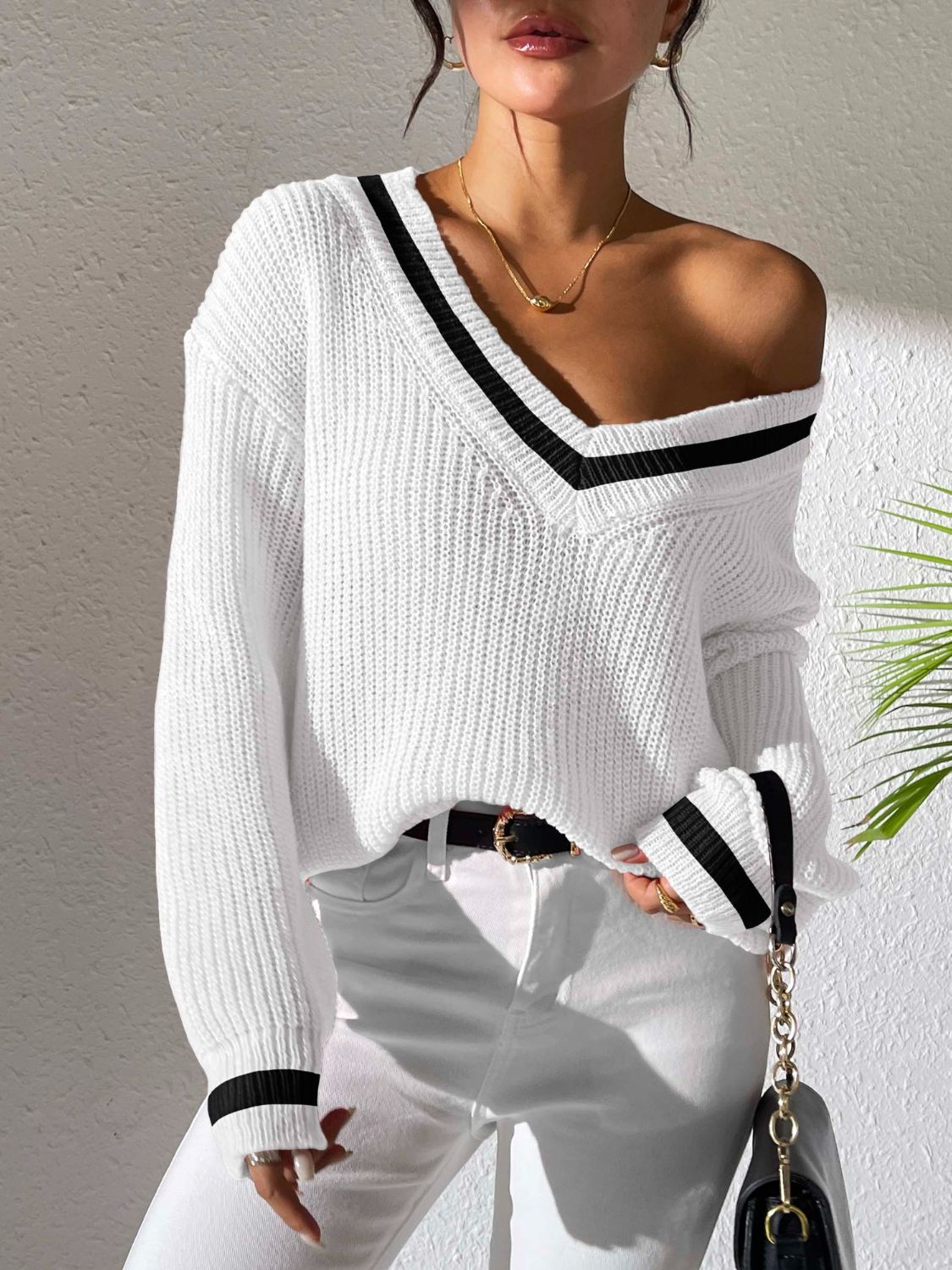 Jeanette | Long-sleeved sweater with contrast trim and V-neck