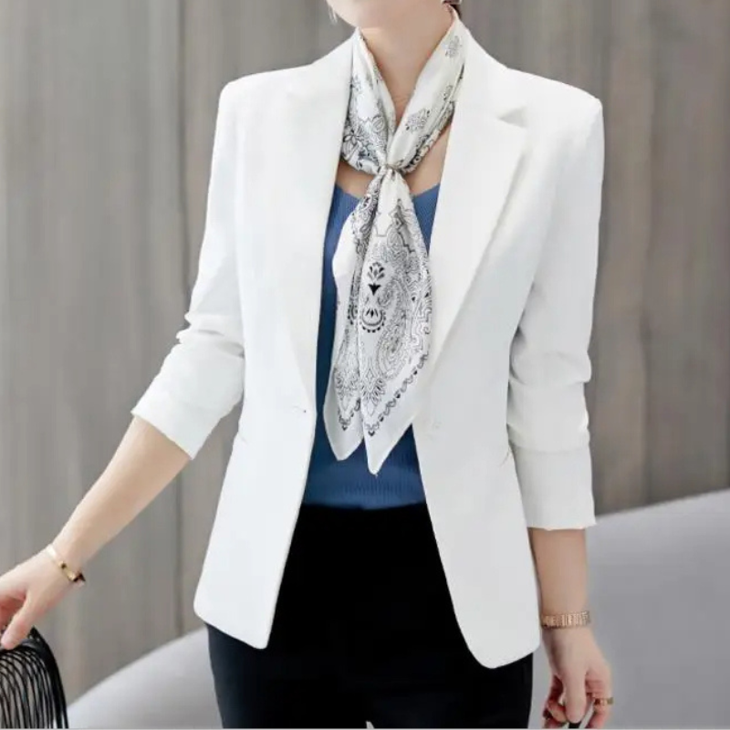 Leila | Chic and versatile winter garment