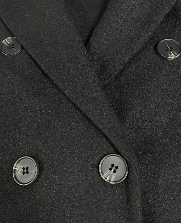 Soledad | Classic and elegant winter garment.