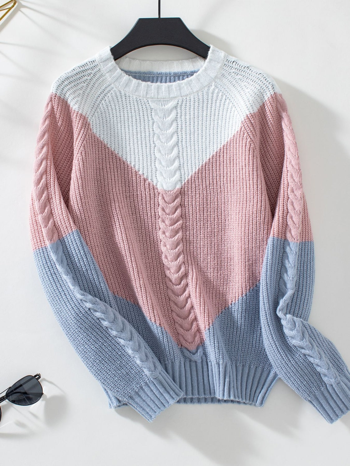 Nora | Color block sweater with a crew neck and long sleeves
