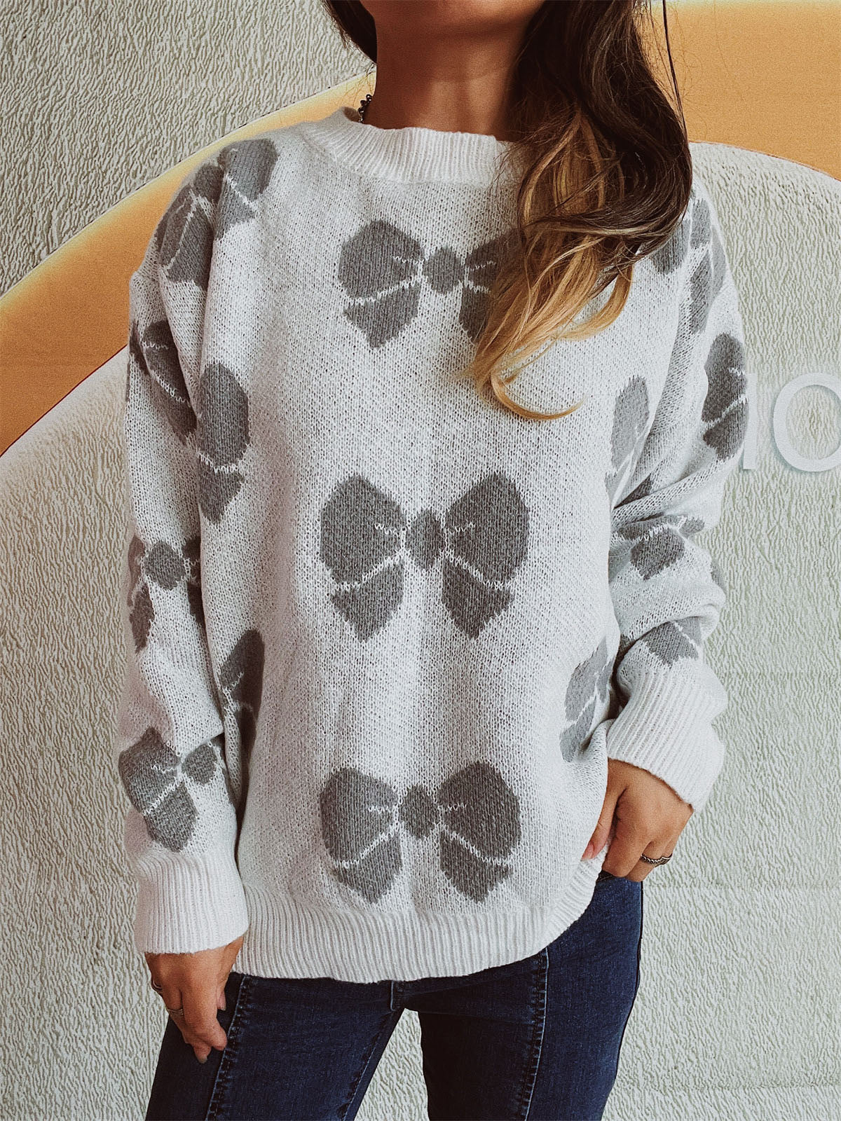 Gisela | Round neck sweater with dropped shoulder and bow