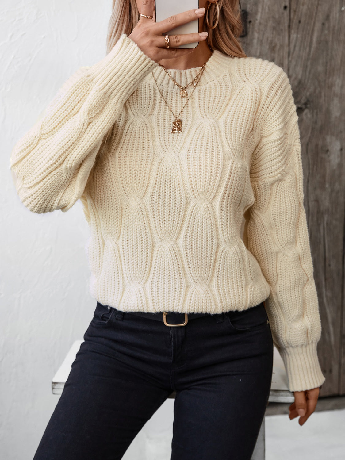 Delfina | Round neck sweater with low shoulders