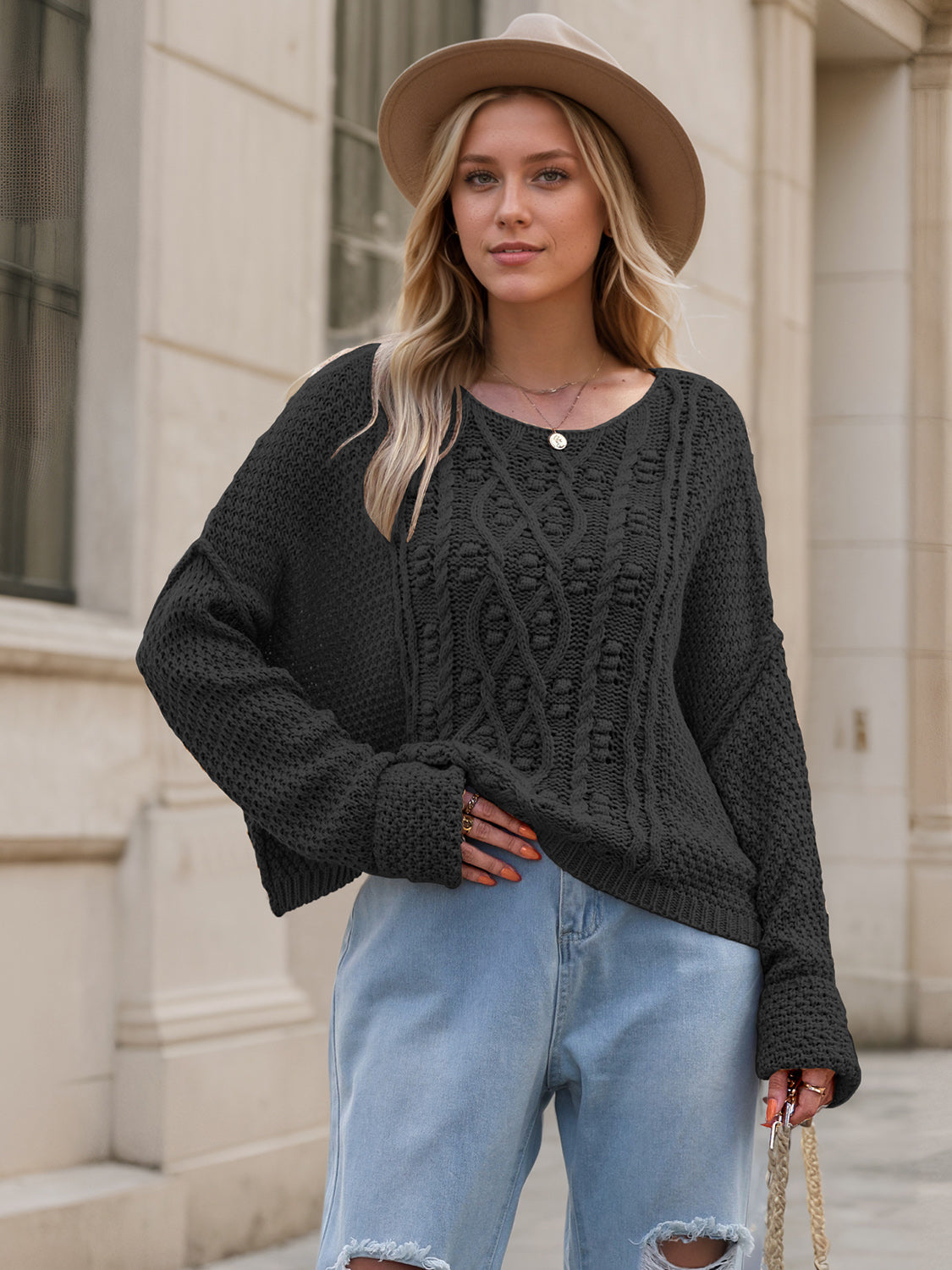 Lena | Long-sleeved sweater with a crew neck and dropped shoulders