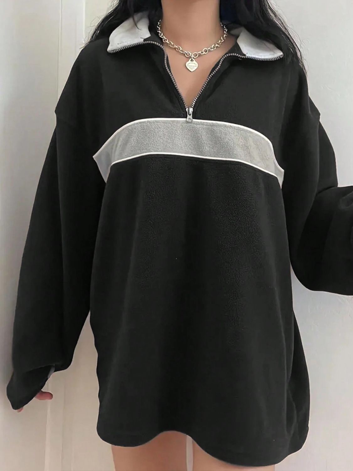Ingrid | Contrasting long-sleeved sweatshirt with dropped shoulders