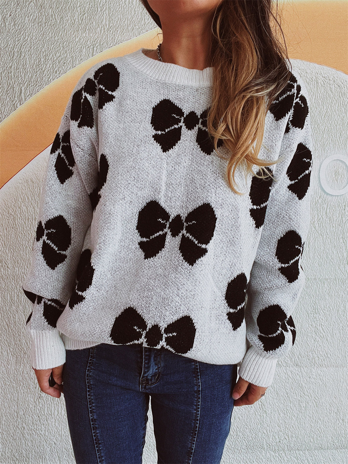 Gisela | Round neck sweater with dropped shoulder and bow
