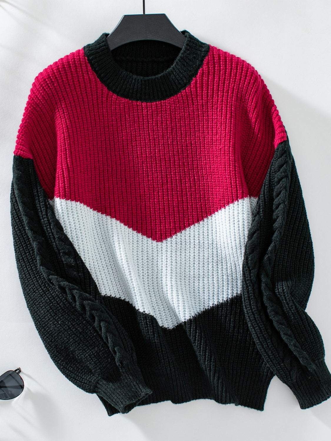 Paula | Contrasting long-sleeved sweater with a crew neck