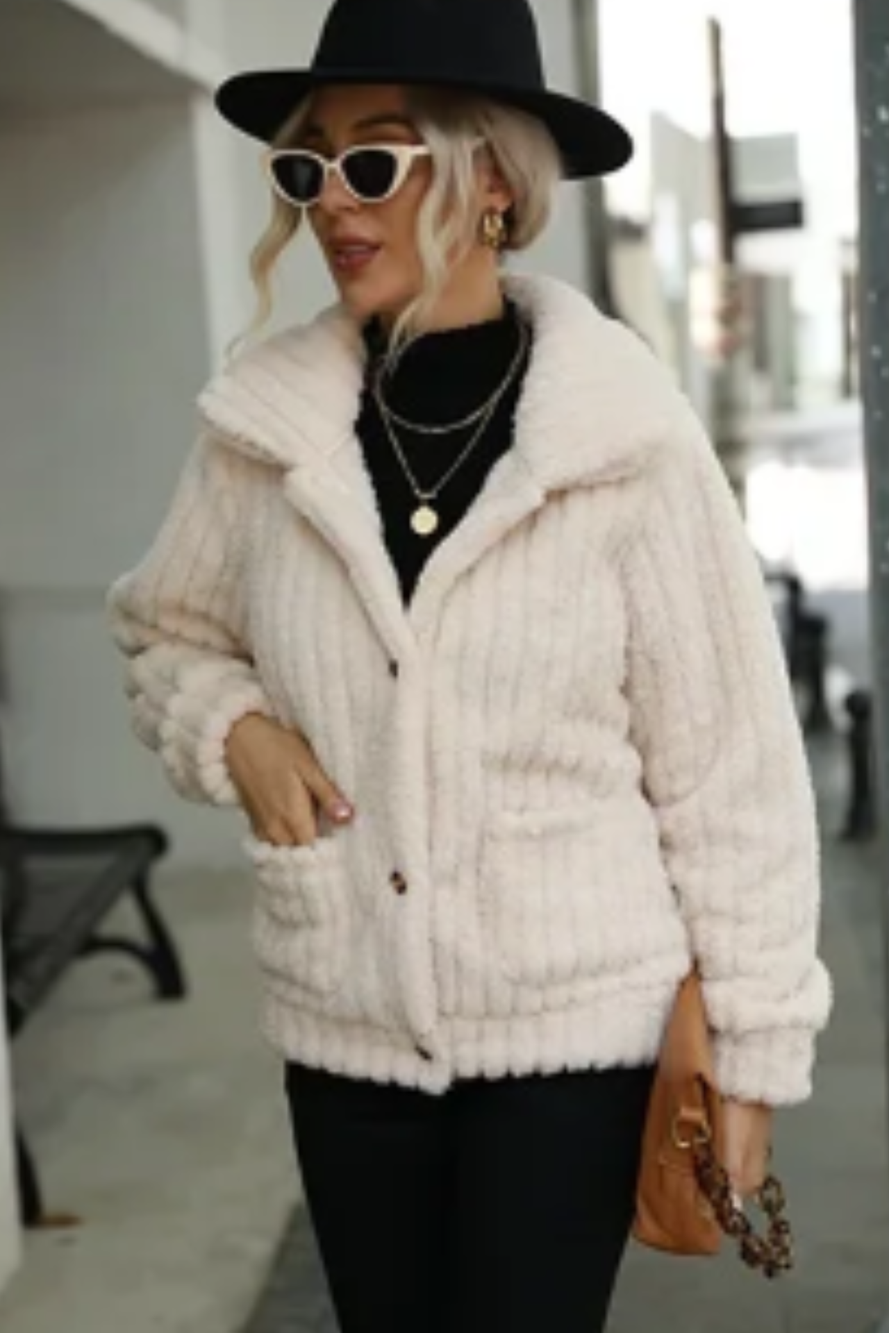 Angela | Chic and relaxed winter garment