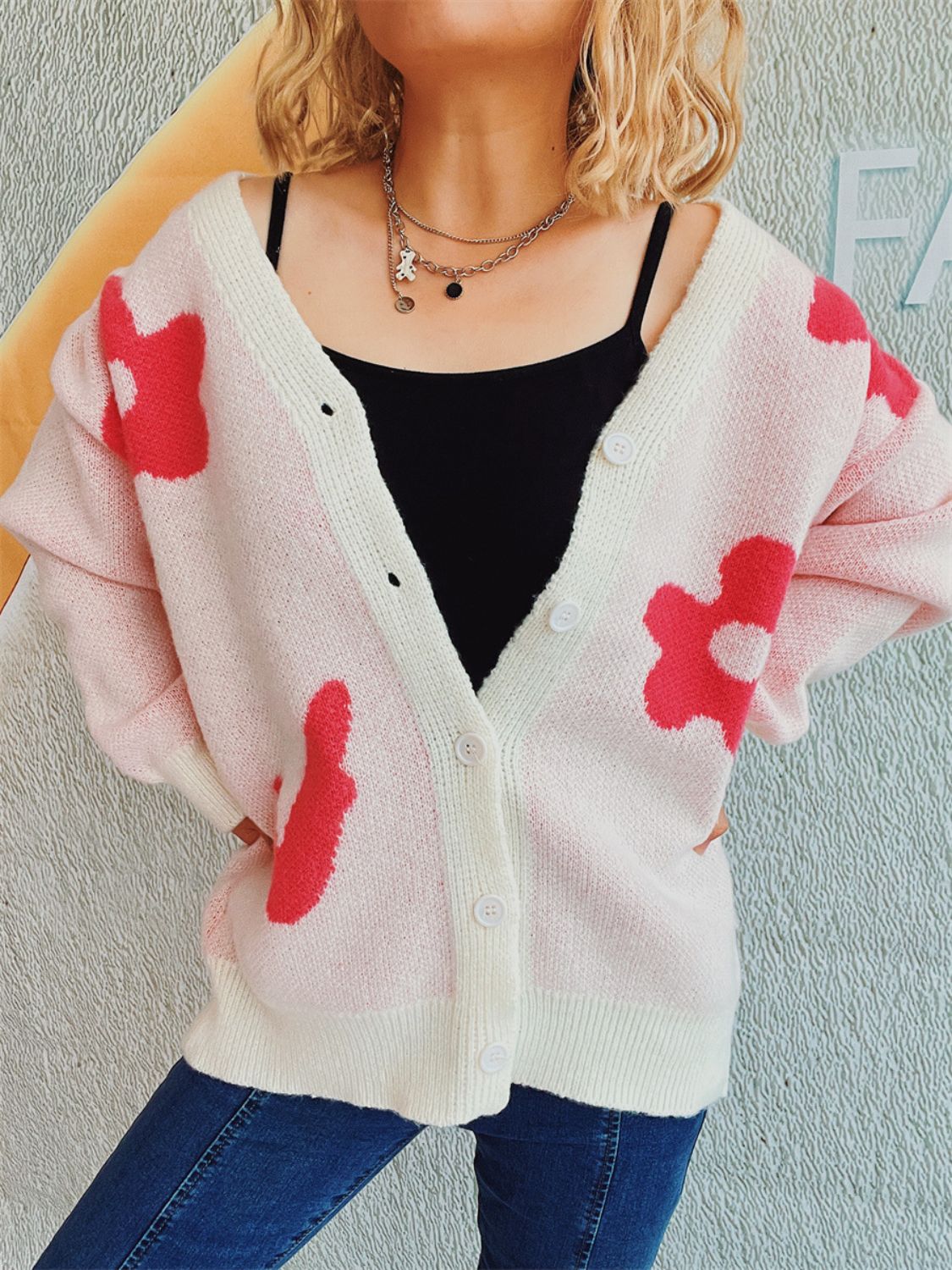 Ines | Long-sleeved cardigan with floral buttons and V-neck