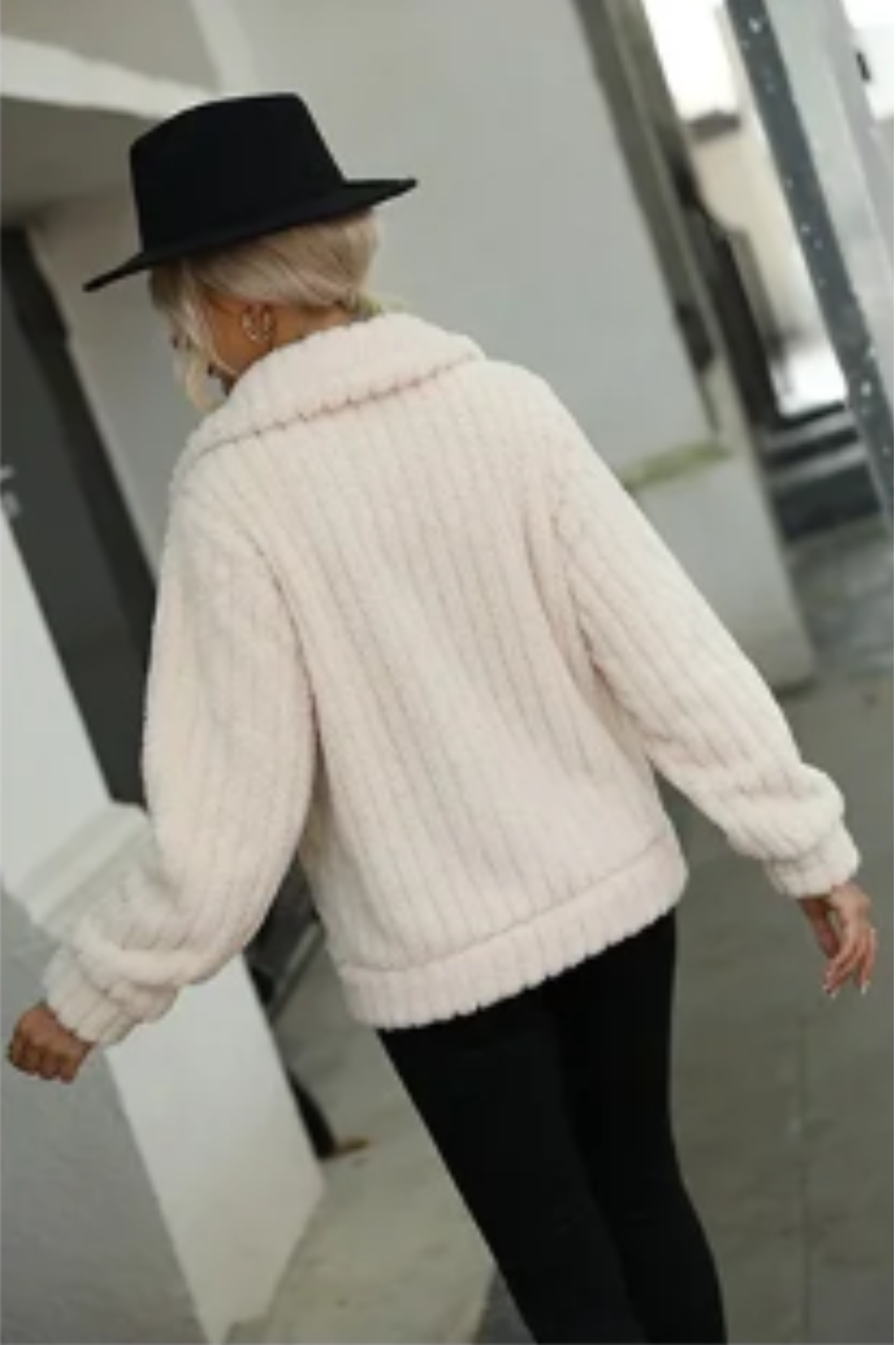 Angela | Chic and relaxed winter garment