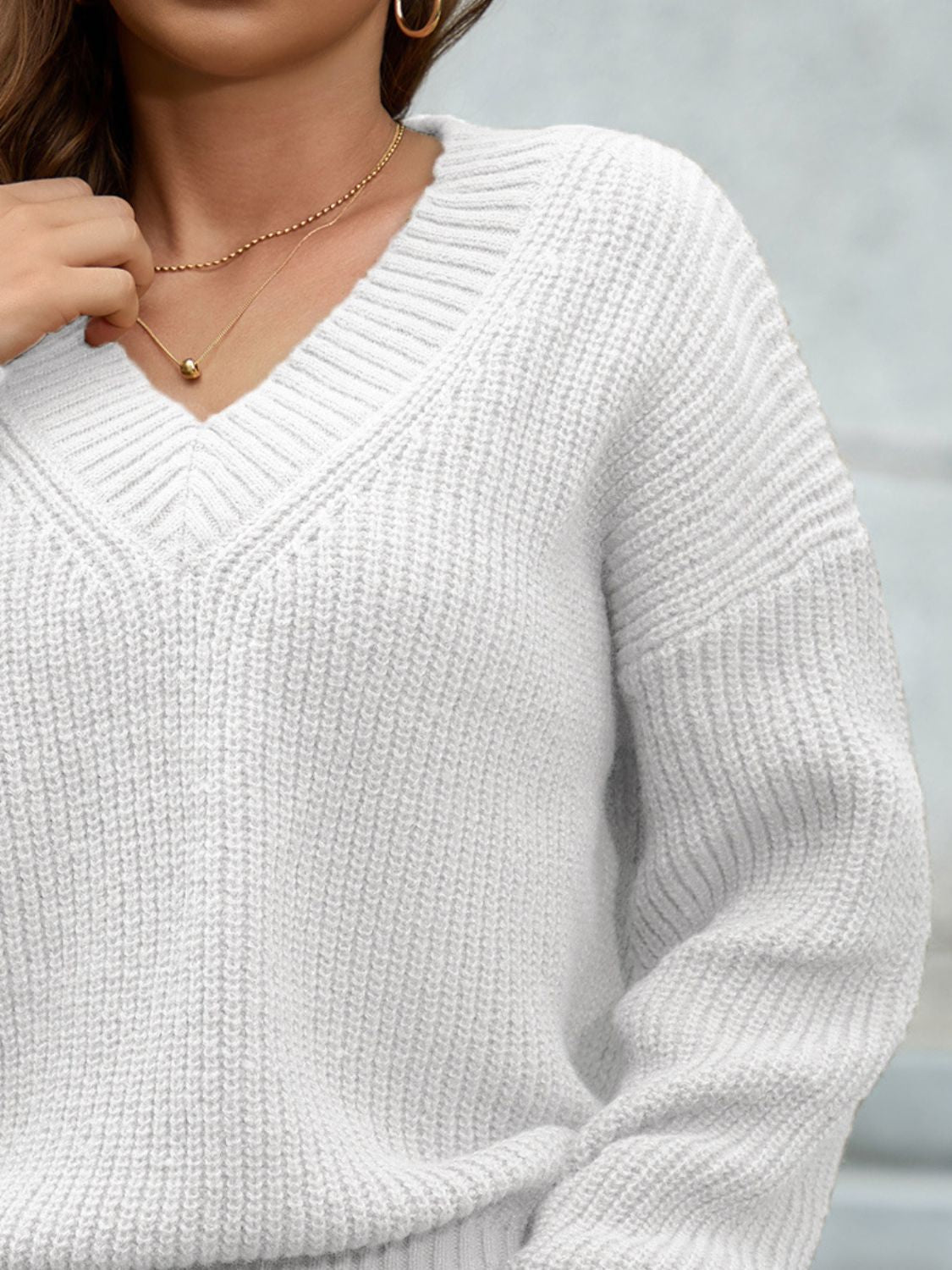 Gisela | Long-sleeved sweater with a V-neck and dropped shoulders