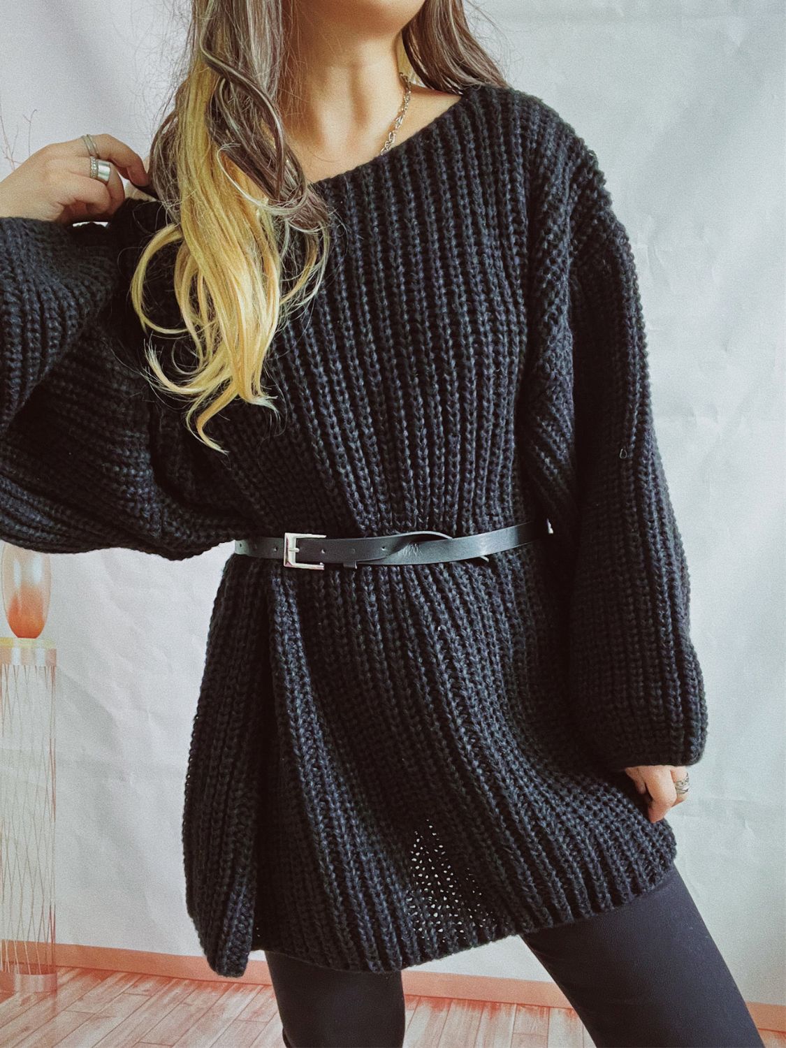 Regina | Long-sleeved sweater with a boat neck and belt