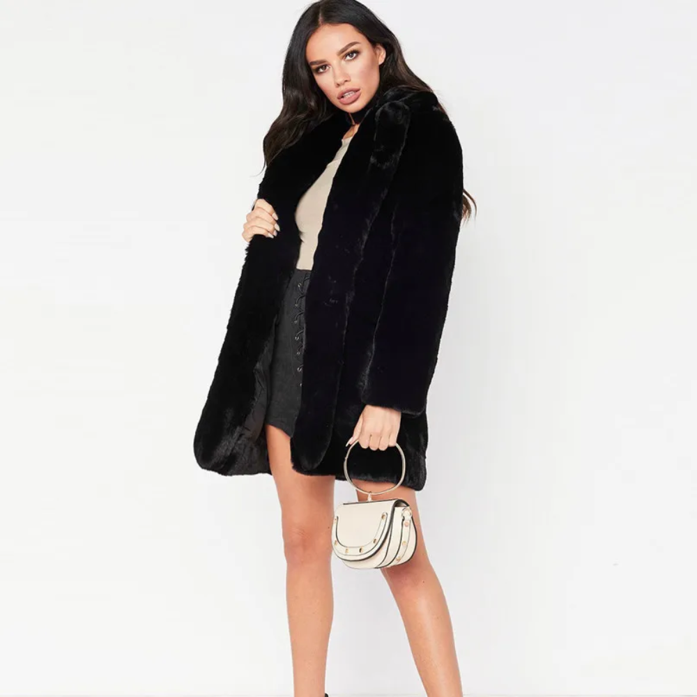 Ursula | Modern and minimalist winter garment.